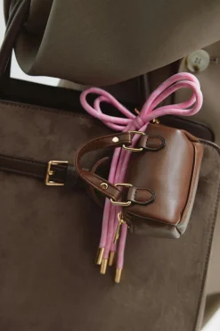 Gina Tricot Airpods bag charm Rosa Online