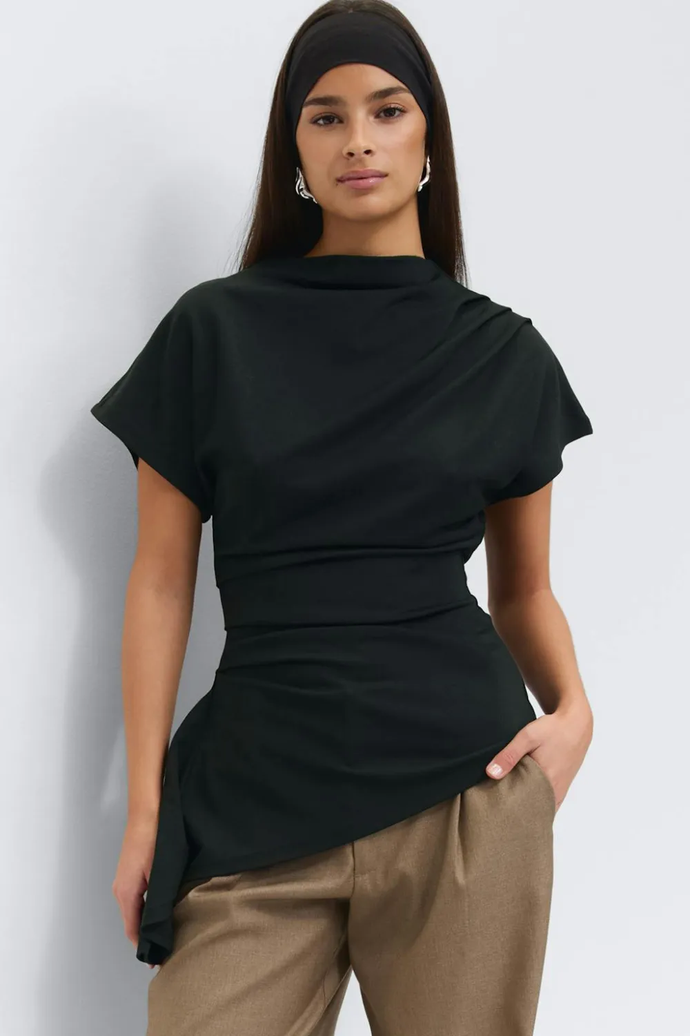 Gina Tricot Ayetric funne neck top Svart New