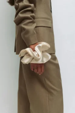 Gina Tricot Big satin scrunchie Hvit Discount