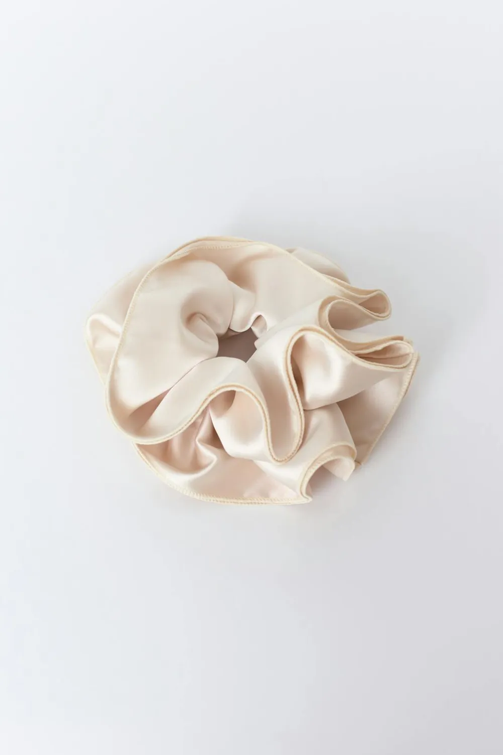 Gina Tricot Big satin scrunchie Hvit Discount