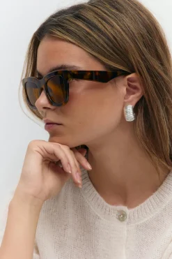 Gina Tricot classic chunky sunglasses Brun New