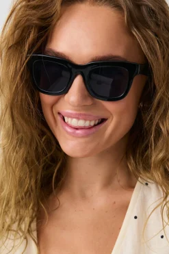 Gina Tricot classic chunky sunglasses Svart New