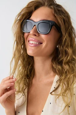 Gina Tricot classic chunky sunglasses Svart New
