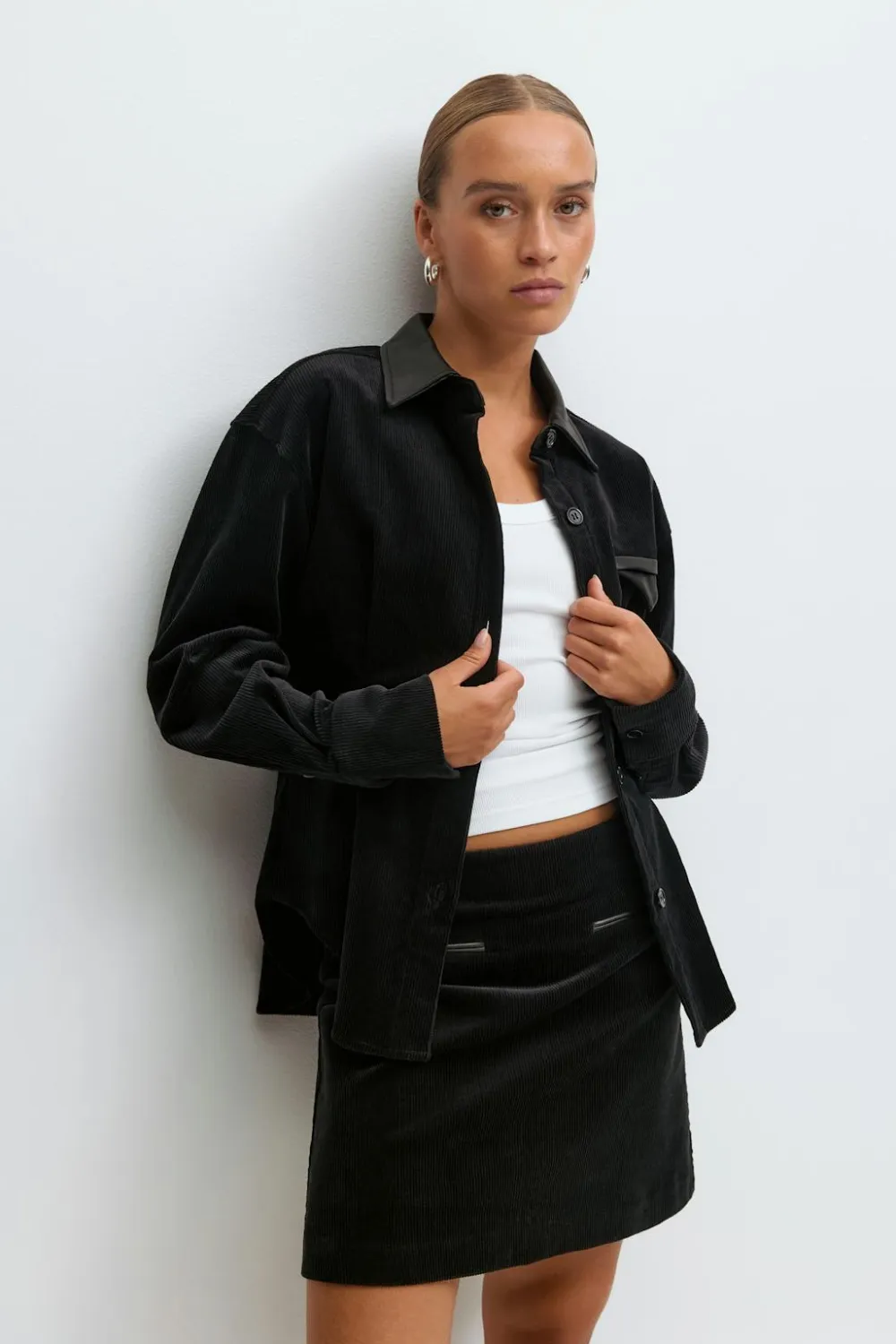 Gina Tricot Corduroy hirt Svart