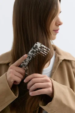 Gina Tricot Detangling comb Beige Best