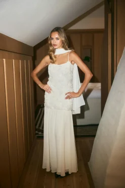 Gina Tricot Embroidery dropped waist dress Hvit Hot
