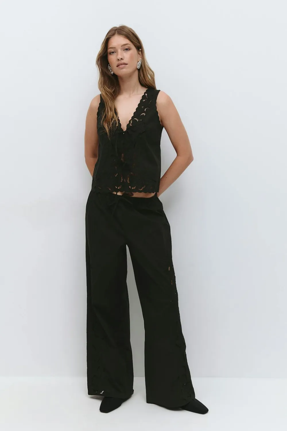 Gina Tricot Ebroidery popin trouer Svart Hot