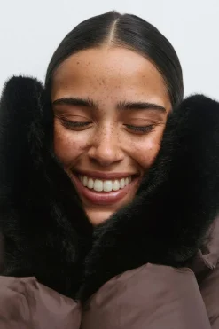 Gina Tricot Faux fur mittens Svart Online