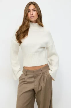 Gina Tricot Funne neck knitted weater Hvit Clearance