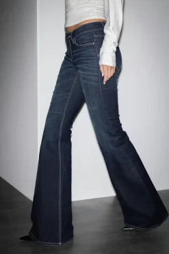 Gina Tricot Glow low flare jeans Blå Best