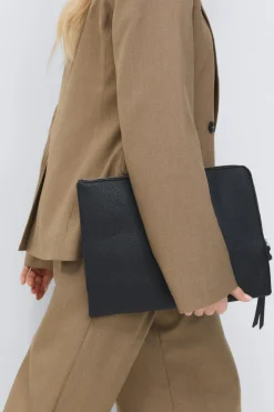 Gina Tricot Grained pu laptop case Svart Discount