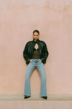 Gina Tricot Icon loose bootcut jeans Blå Clearance
