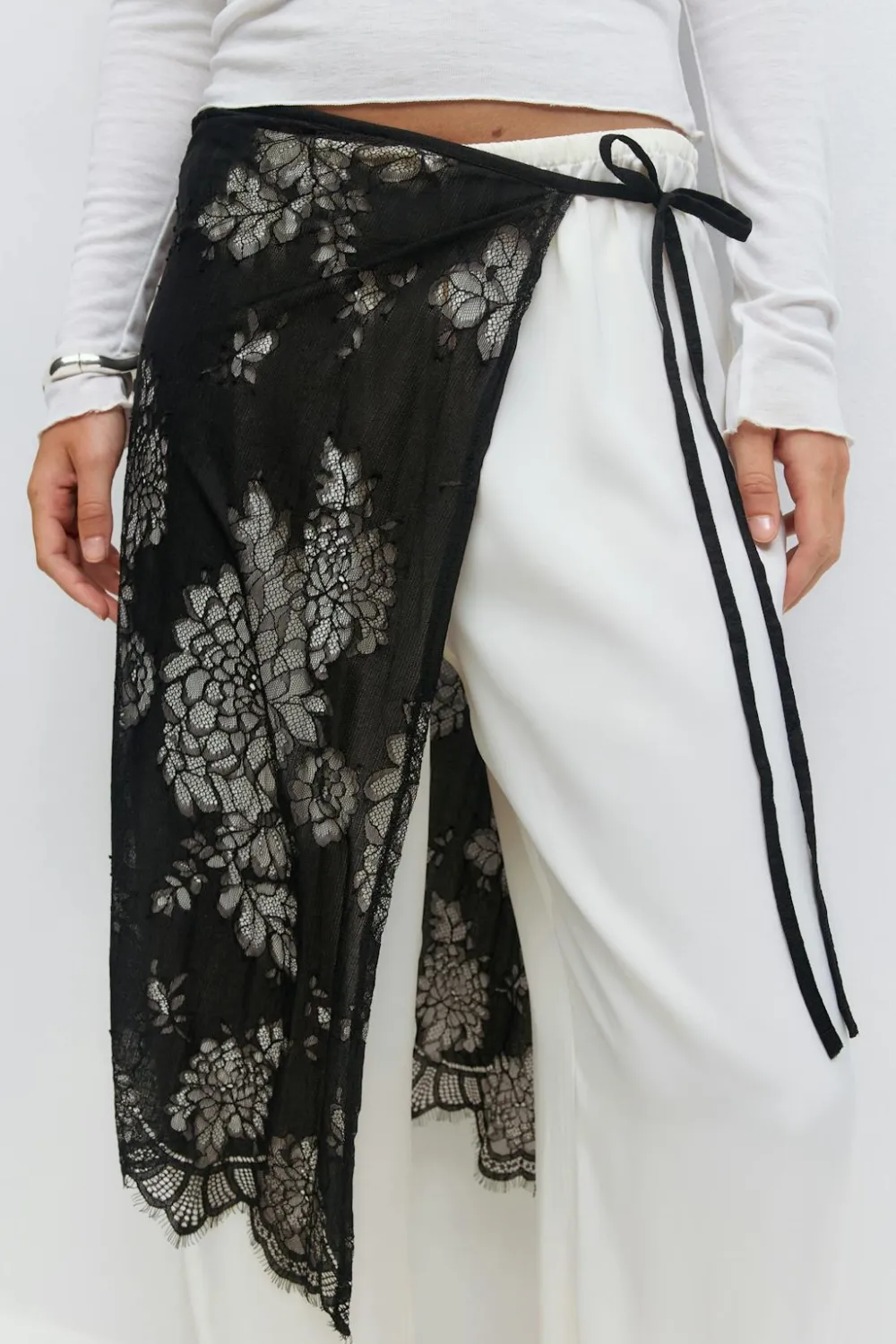 Gina Tricot Lace apron skirt Svart Outlet