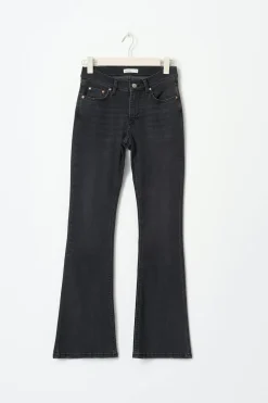 Gina Tricot Low petite bootcut jeans Svart