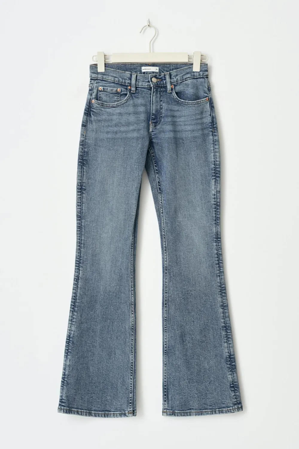 Gina Tricot Low waist bootcut jeans Blå Clearance