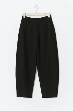 Gina Tricot Mid waist barrel trousers Svart Hot