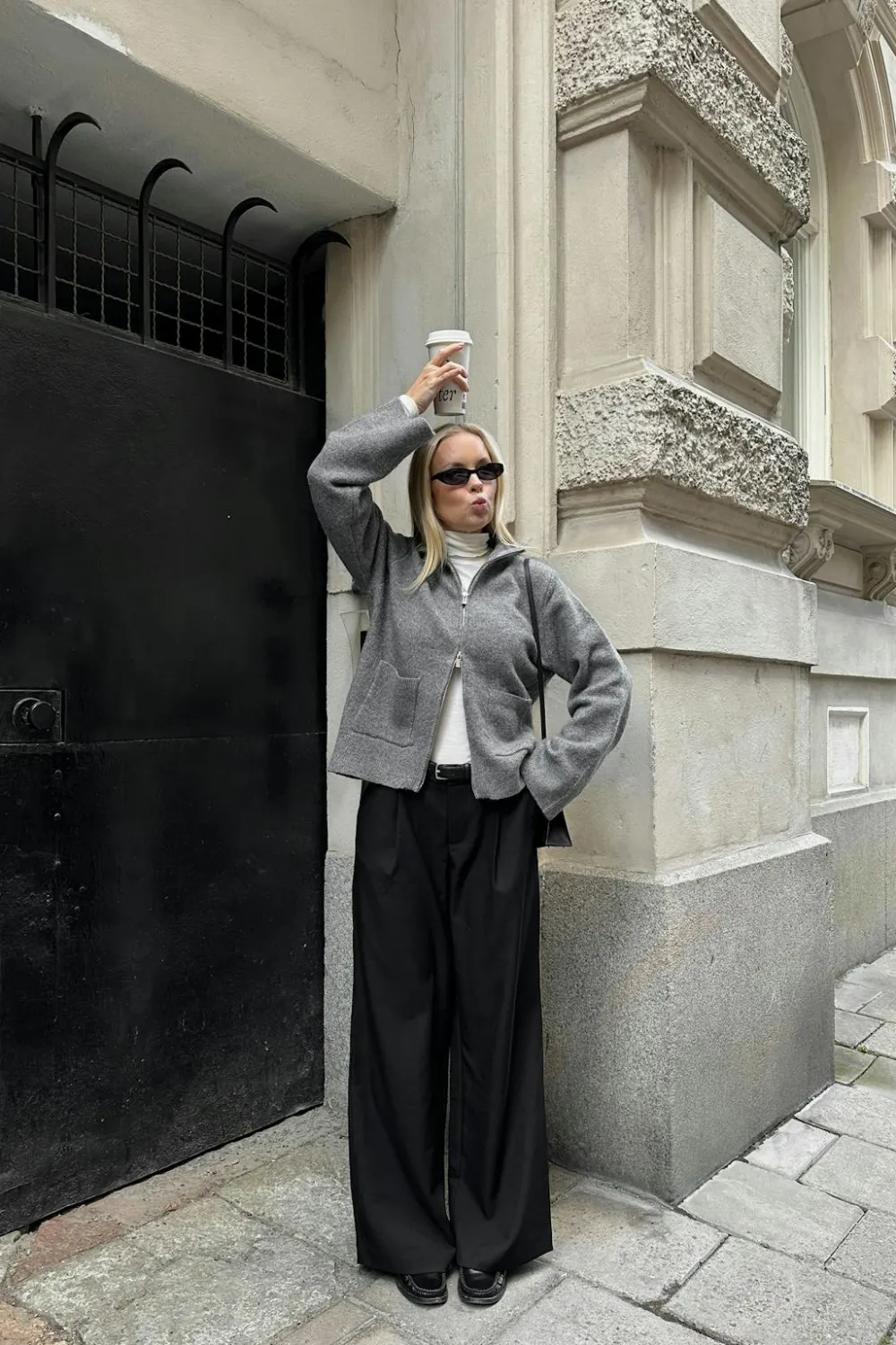 Gina Tricot Mid wide pleated trousers Svart Hot
