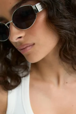 Gina Tricot Oval metal frame sunglasses Svart Clearance