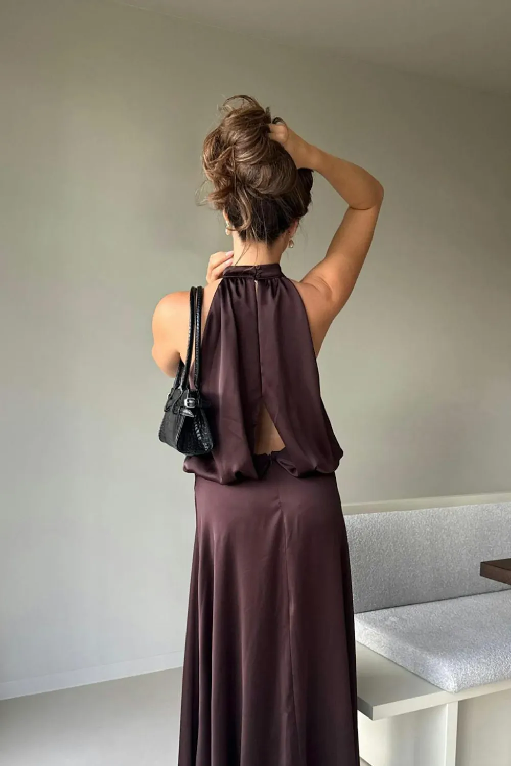 Gina Tricot Satin halterneck maxi dress Brun Sale