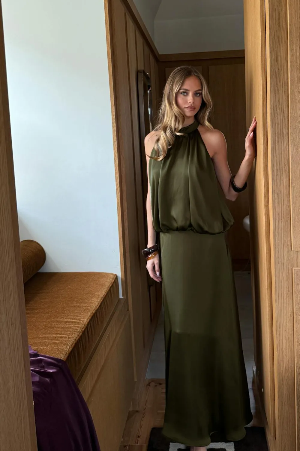 Gina Tricot Satin halterneck maxi dress Grønn Sale