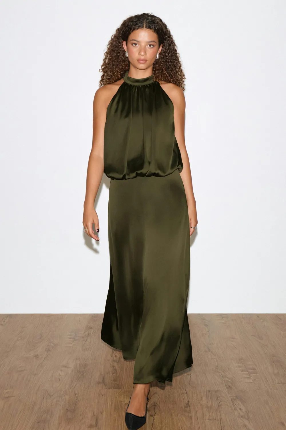 Gina Tricot Satin halterneck maxi dress Grønn Sale