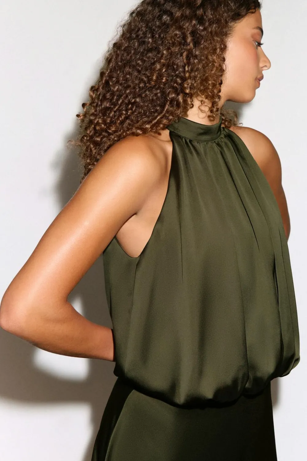 Gina Tricot Satin halterneck maxi dress Grønn Sale