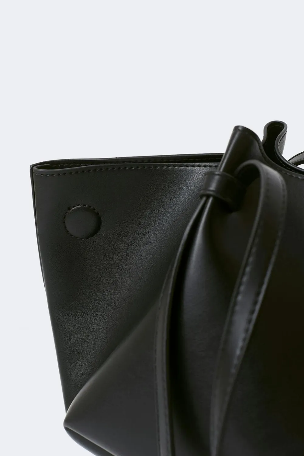 Gina Tricot Strap handle tote bag Svart