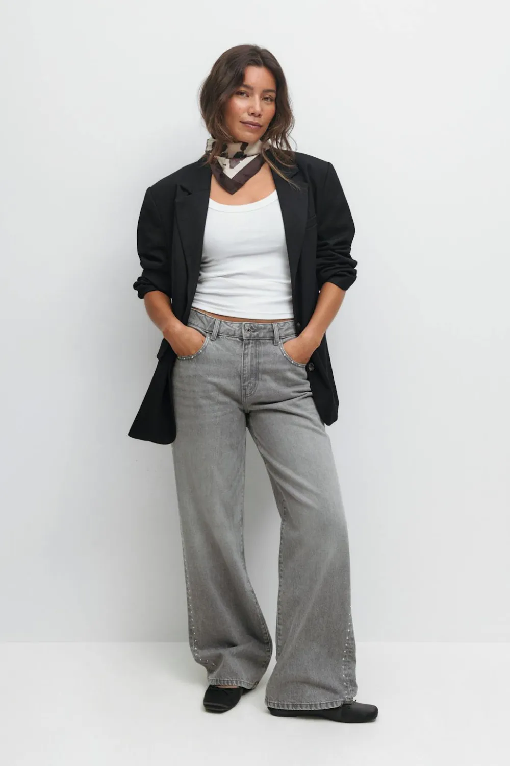 Gina Tricot Studded jeans Grå