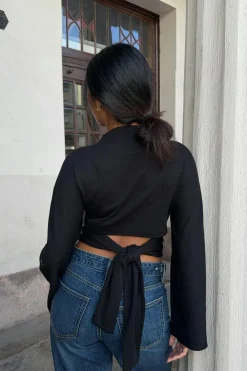 Gina Tricot Tie back wide eeve top Svart Hot