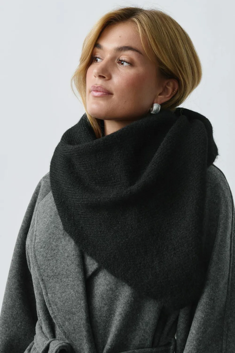 Gina Tricot Triangle scarf Svart Outlet