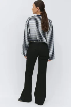 Gina Tricot Ultra low flare jeans Svart Sale