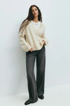 Gina Tricot V-neck knitted weater Hvit Outlet