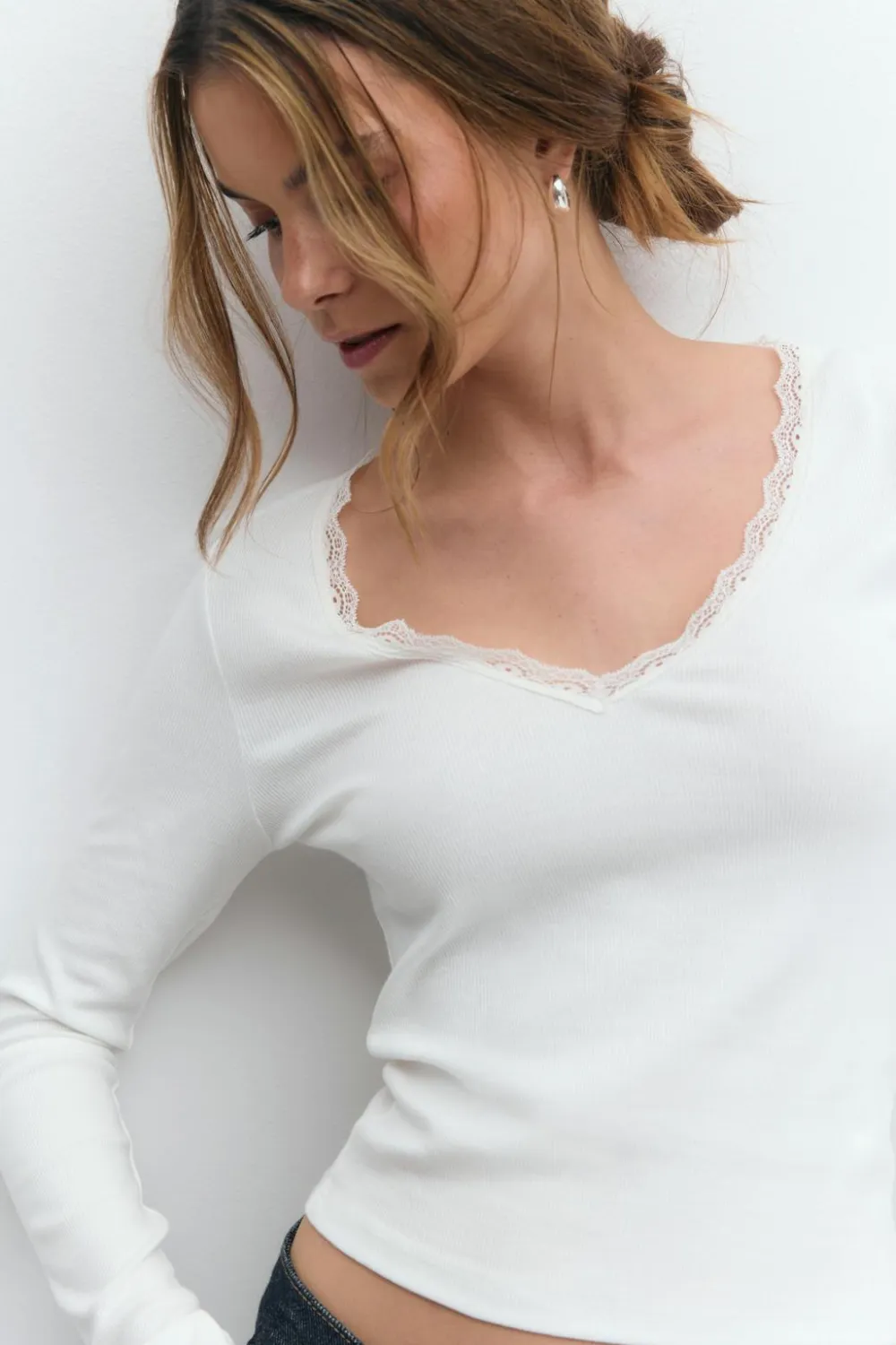 Gina Tricot V-neck ace detai top Hvit New