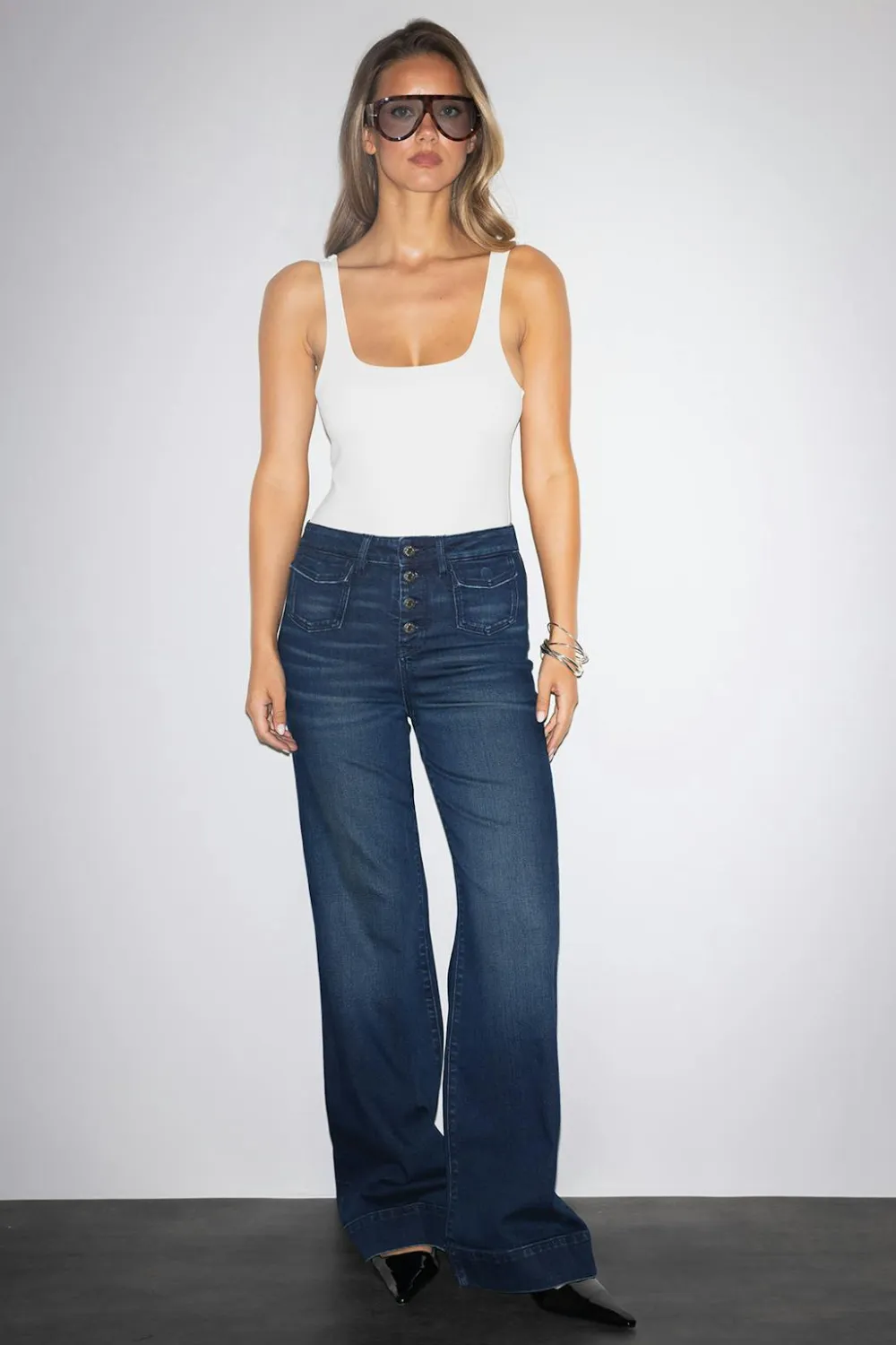 Gina Tricot Waist hug flare jeans Blå Online