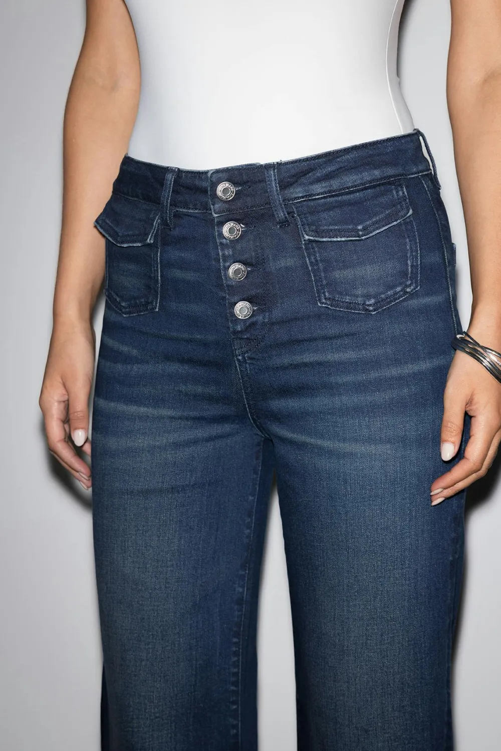 Gina Tricot Waist hug flare jeans Blå Online