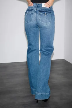 Gina Tricot Waist hug flare jeans Blå Sale