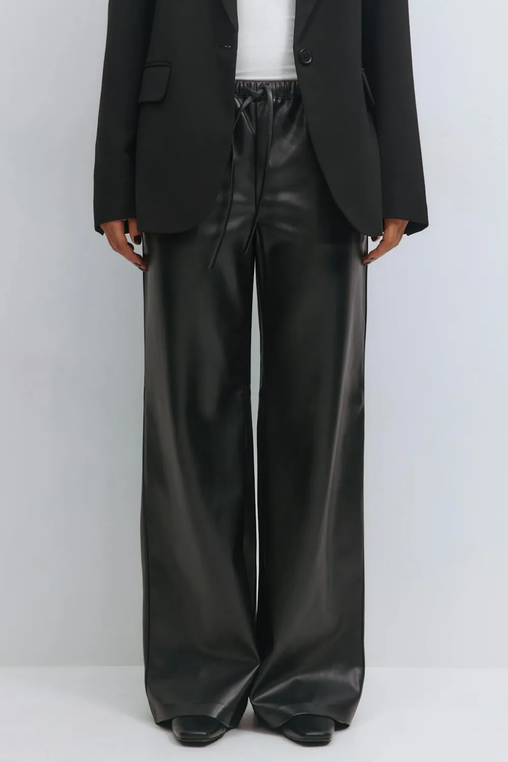 Gina Tricot Wide drawstring pu trousers Svart Hot