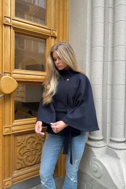 Gina Tricot Y belted cape Blå Hot