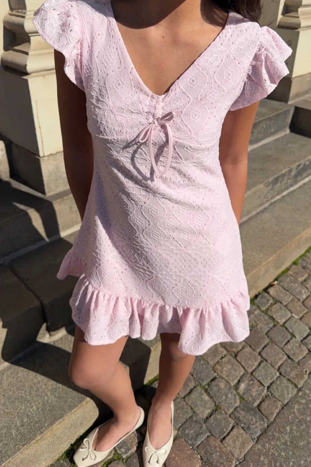 Gina Tricot Y broderie anglais dress Rosa Online