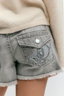 Gina Tricot Y chunky embroidery shorts |Grå Outlet
